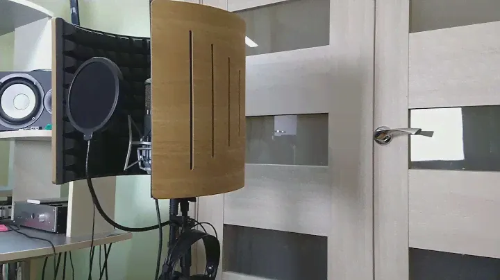 Акустический экран для записи вокала, рекламы, и для записи аудио книг  UA Acoustics Airscreen Wood